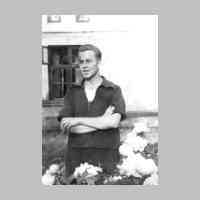 028-0133 Helmut Schweichler im Jahre 1943 nach einem Kopfschuss auf Genesungsurlaub in Keylau.jpg